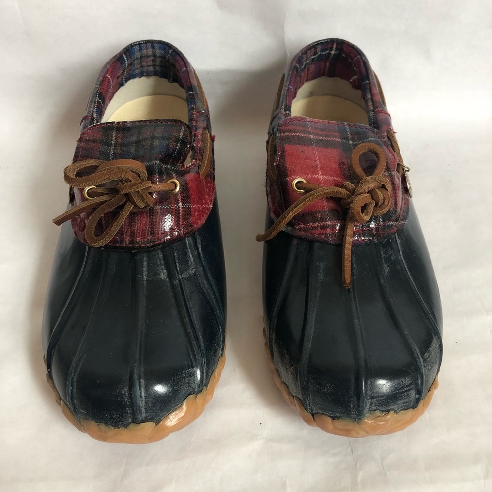 Duck boot shoes